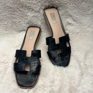 Steve Madden Harlien Croc Embossed Slide Size 9